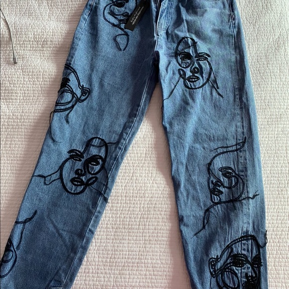 Graphic jeans. Size 8. Trendy and stylish. Never worn. New with tag - Picture 5 of 5